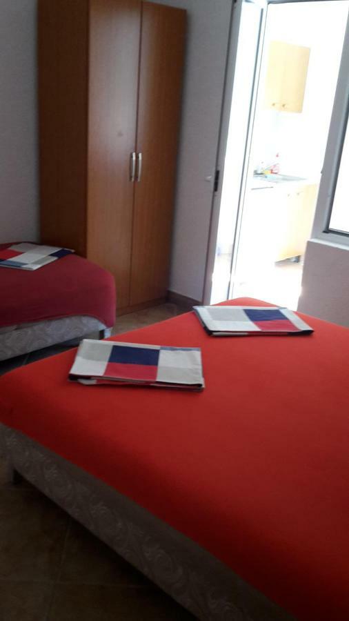 Apartments Music Sutomore Luaran gambar