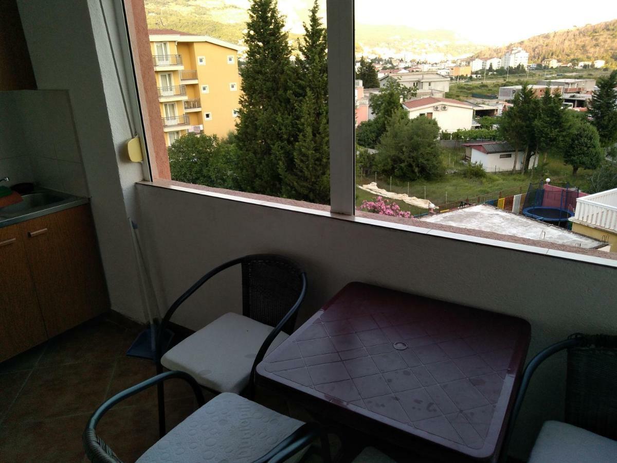 Apartments Music Sutomore Luaran gambar