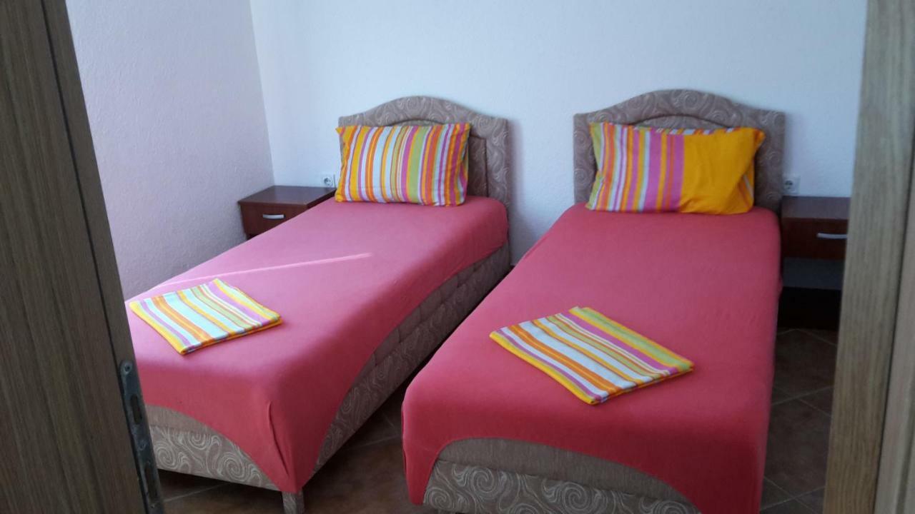 Apartments Music Sutomore Luaran gambar